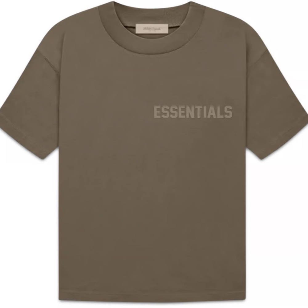 NWT Fear of God Essentials Men’s Short sleeve Tee. Still in packaging.
